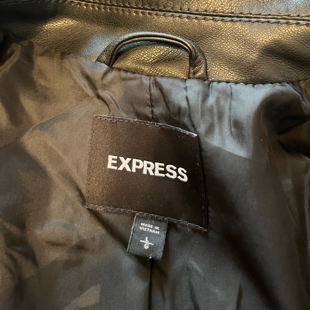 When's leather coat
